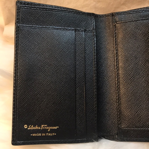 💕Preloved Salvatore Ferragamo Compact Wallet 💝🎁 - Picture 3 of 9